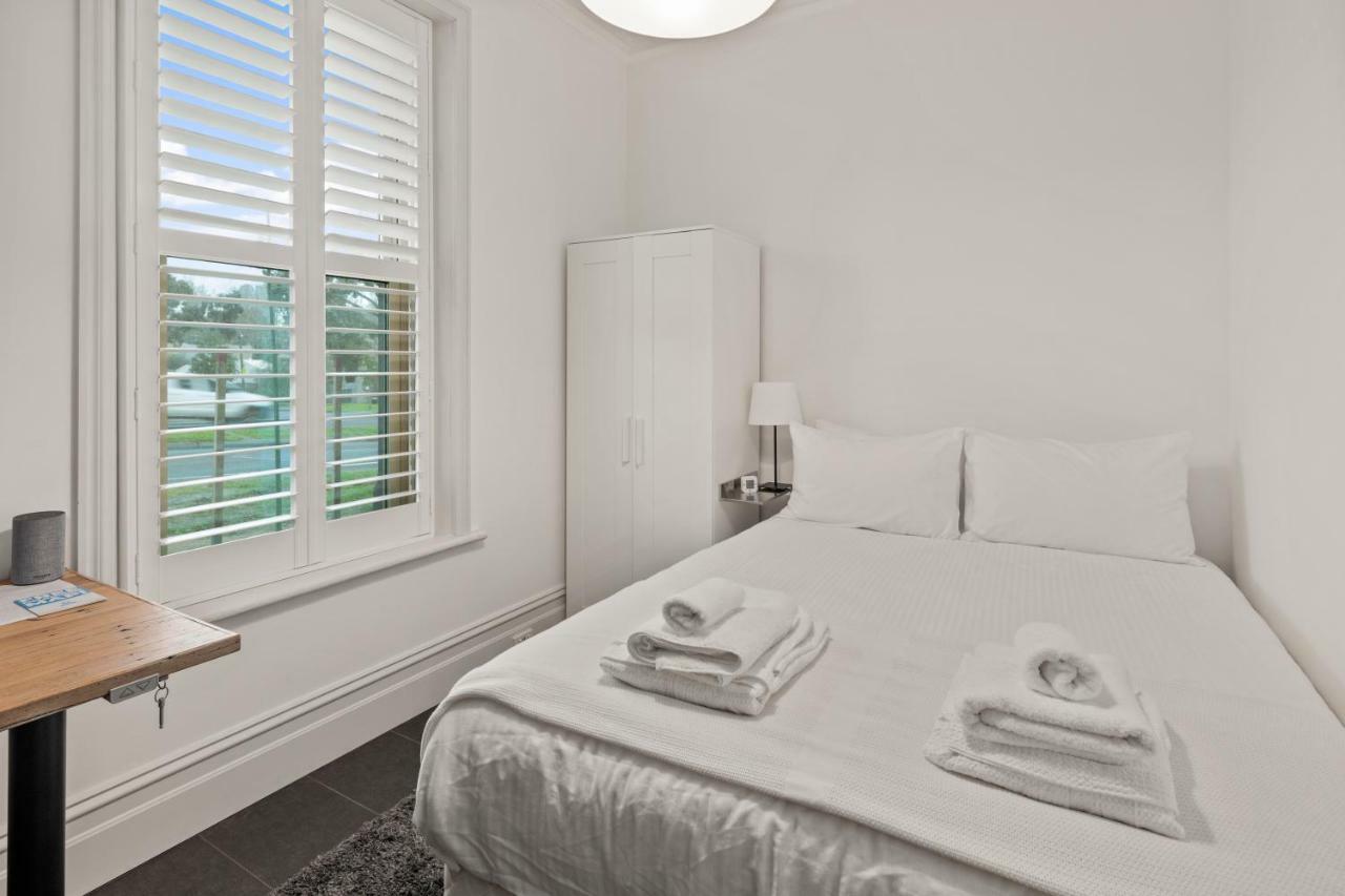Work Sleep Live Melbourne B&B 외부 사진