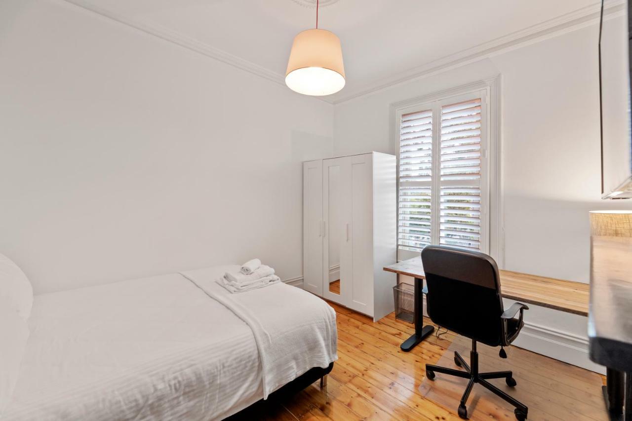 Work Sleep Live Melbourne B&B 외부 사진